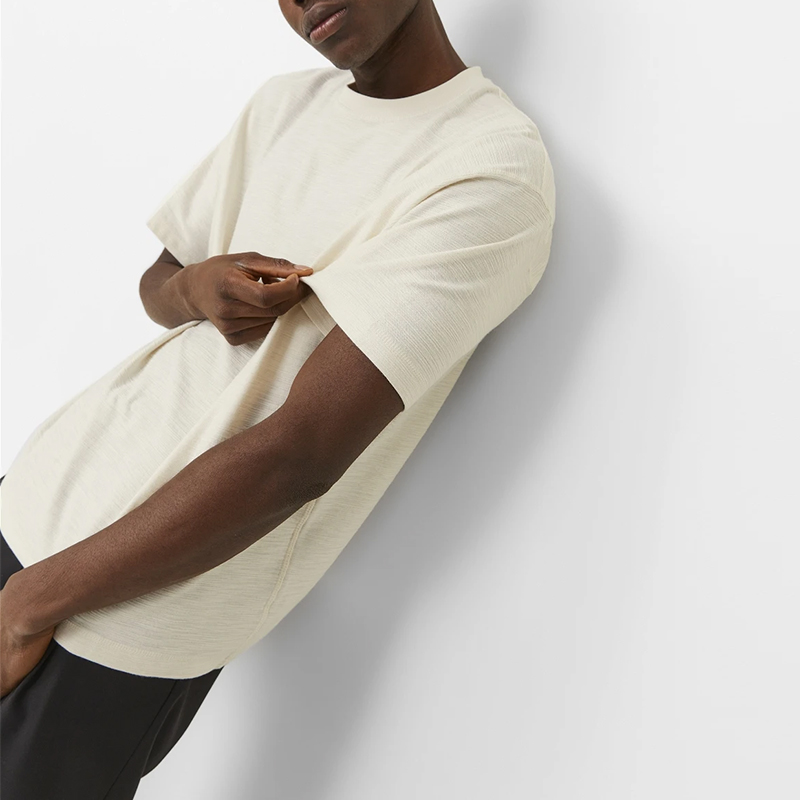 basic t-shirt from hongfeng delivers essential style and comfort for any wardrobe.